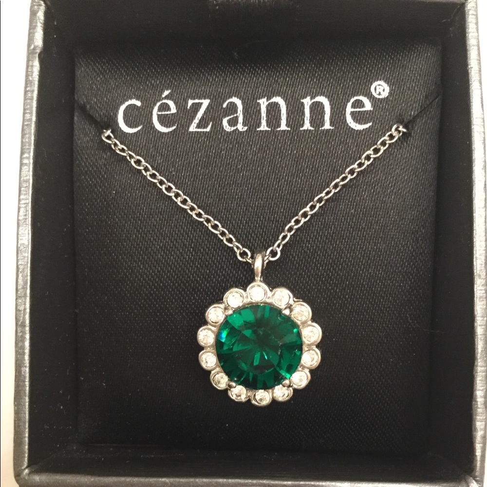 NWT stunning emerald solitaire necklace